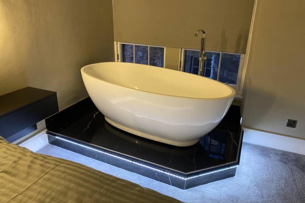 אדינבורו Luxury Royal Mile Boutique 2Bedroom Apartment מראה חיצוני תמונה